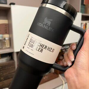 Stanley 40oz Quencher 2.0 Tumbler in black